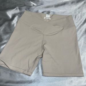 BIKER SHORTS CREAM